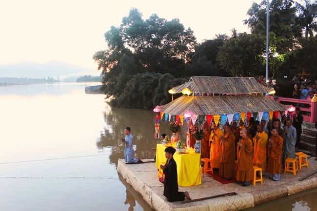 nguoiphattu-com cau sieu pha do gia tien0.jpg